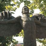 Уже год жителей Хасково радует единственный в мире памятник Зависти