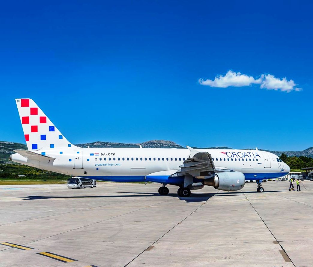 Тур в армению из спб с перелетом. Авиакомпания Croatia Airlines. Хорватия Эйрлайнс. Авиалинии Хорватии. Хорватские авиалинии фото.